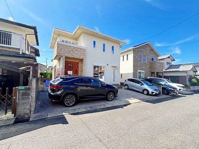 Custom-Built 4LDK House with Recent Renovations - Photo 1