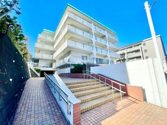 3LDK Apartment with Excellent Sunlight and Location - Photo 1