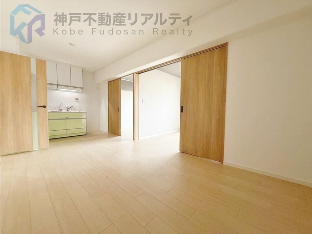 3LDK apartment in Higashinada Ward, Kobe, Hyogo - Photo 1