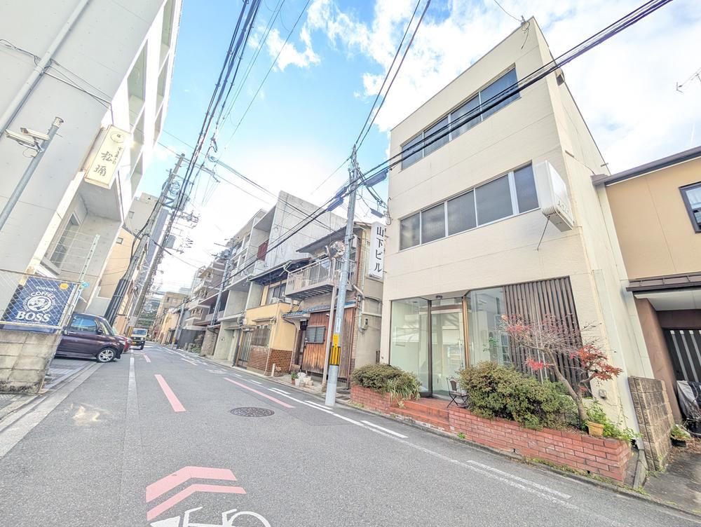Versatile Commercial Building in Kawaramachi Nijo - Photo 1
