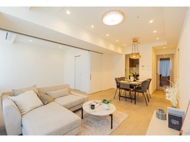 2LDK apartment in Minato Ward, Tokyo - Photo 1