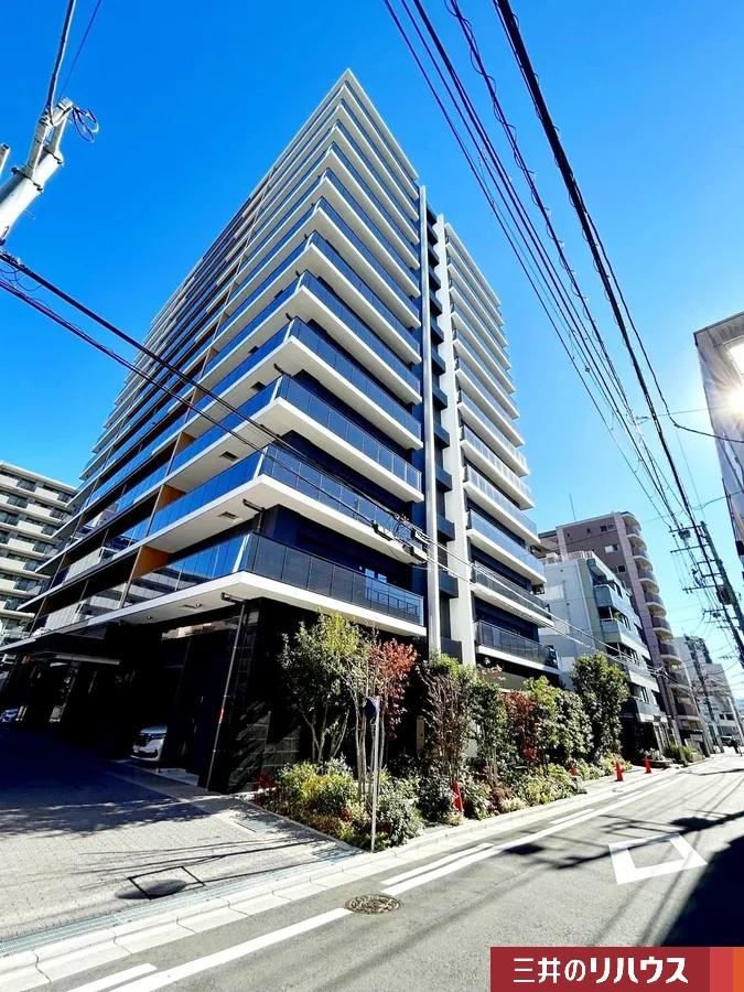 Contemporary 2LDK Apartment in Minamisaiwai - Photo 1