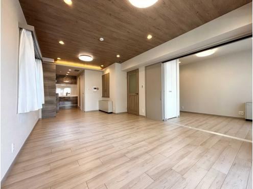 Spacious 2LDK Corner Apartment in Shibuya - Photo 1