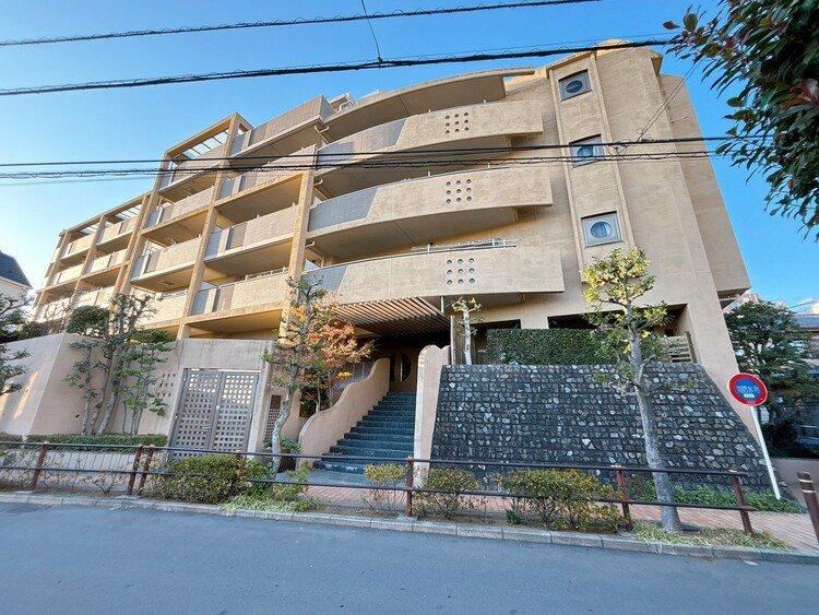 Pet-Friendly 3LDK Corner Apartment in Itabashi - Photo 1