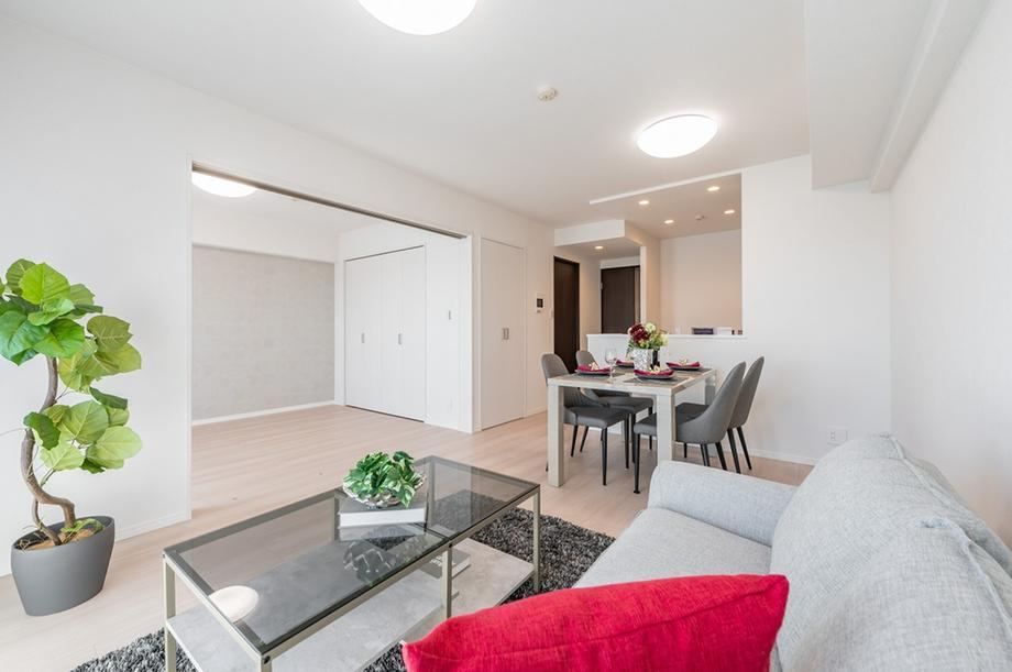 Renovated 3LDK Apartment by Daikyo Anabuki - Photo 1