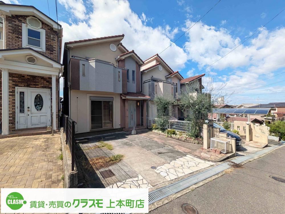 Modern 4LDK House with Parking for Two in Higashi-Osaka - Photo 1