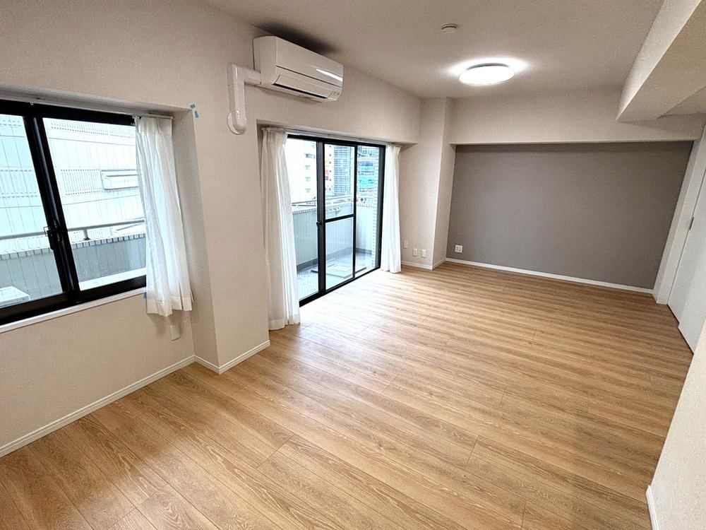 Recently Renovated 3LDK Apartment Just 1 Minute from the Station - Photo 1