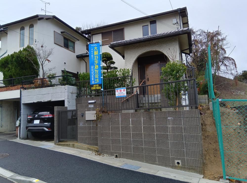 Conveniently Located 4SLDK Home with Garden - Photo 1