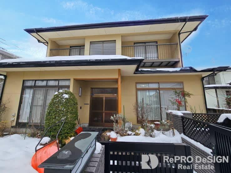 Spacious 3LDK Detached House on Corner Lot in Akita City - Photo 1