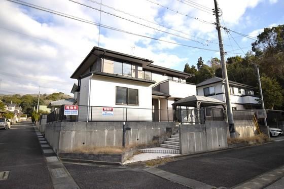 Cat-Friendly 5LDK Home with Modern Features - Photo 1