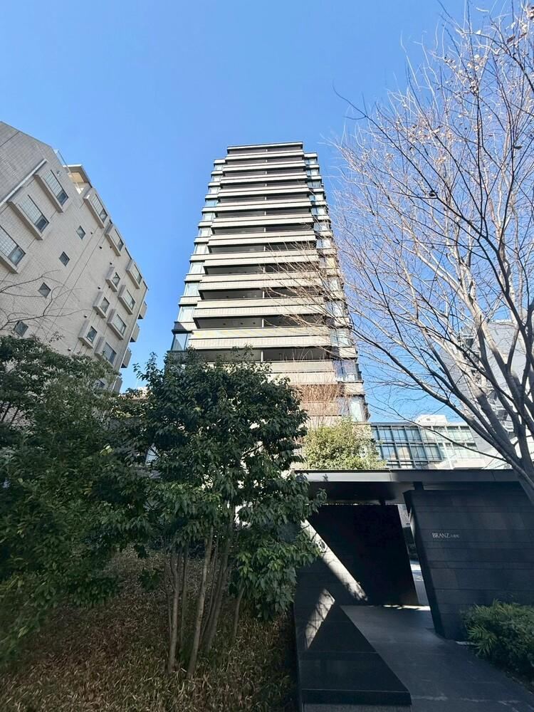 2LDK apartment in Chiyoda Ward, Tokyo - Photo 1
