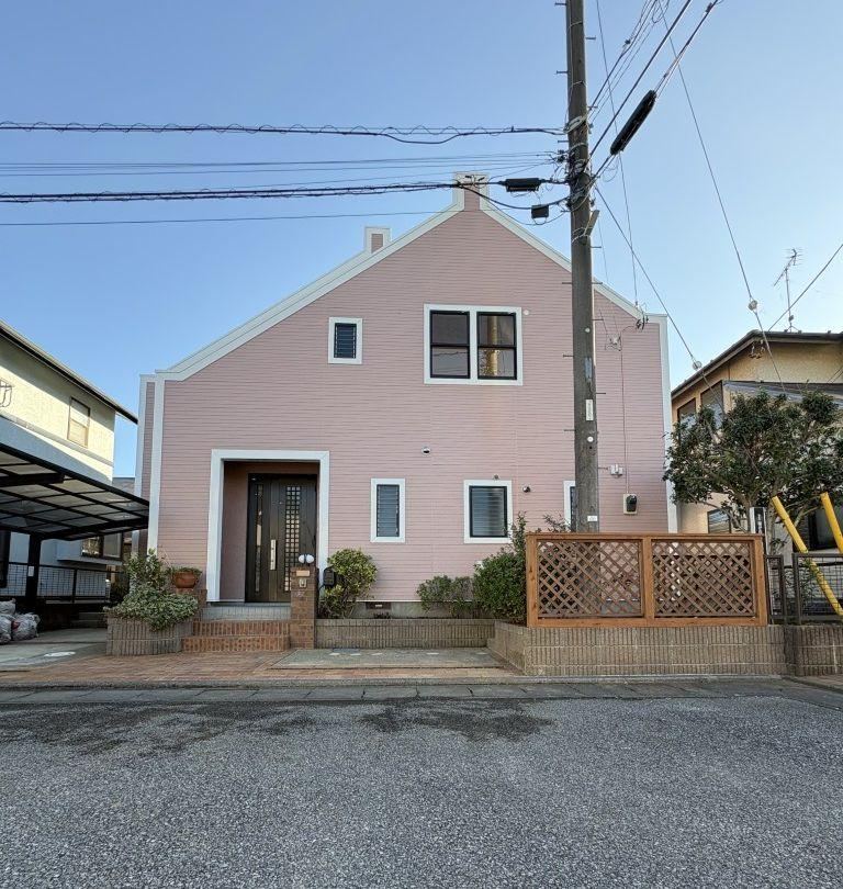 Renovated 4LDK House with Modern Amenities - Photo 1