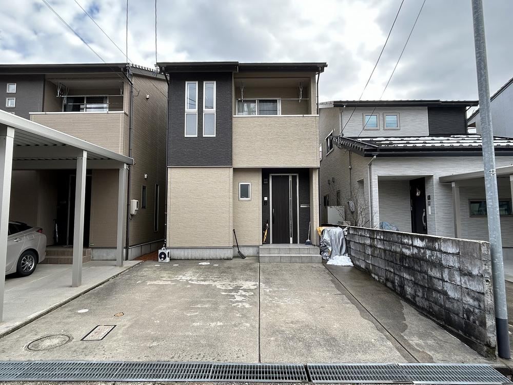 Charming 4LDK Home with Electric Amenities in Sakuramachi - Photo 1