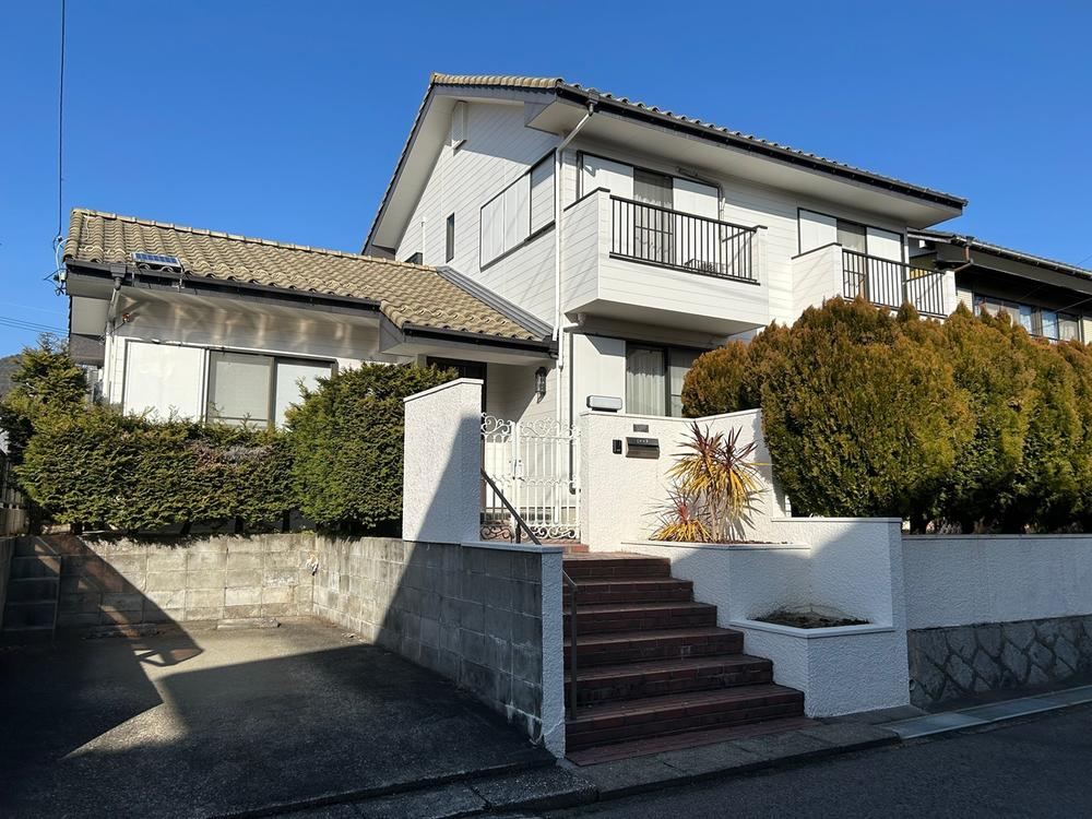 Comfortable 5SLDK Home with Spacious Garden - Photo 1