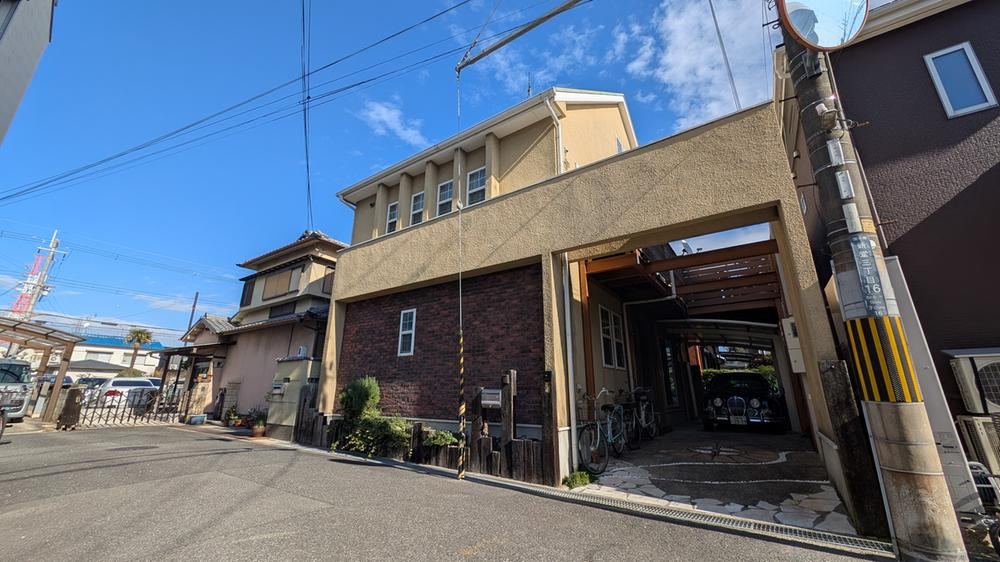 Stylish 4LDK House with Modern Features in Ibaraki City - Photo 1