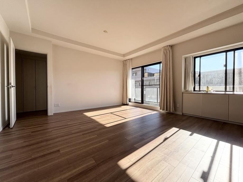 Modern 2LDK Apartment in Shinbashi Town - Photo 1