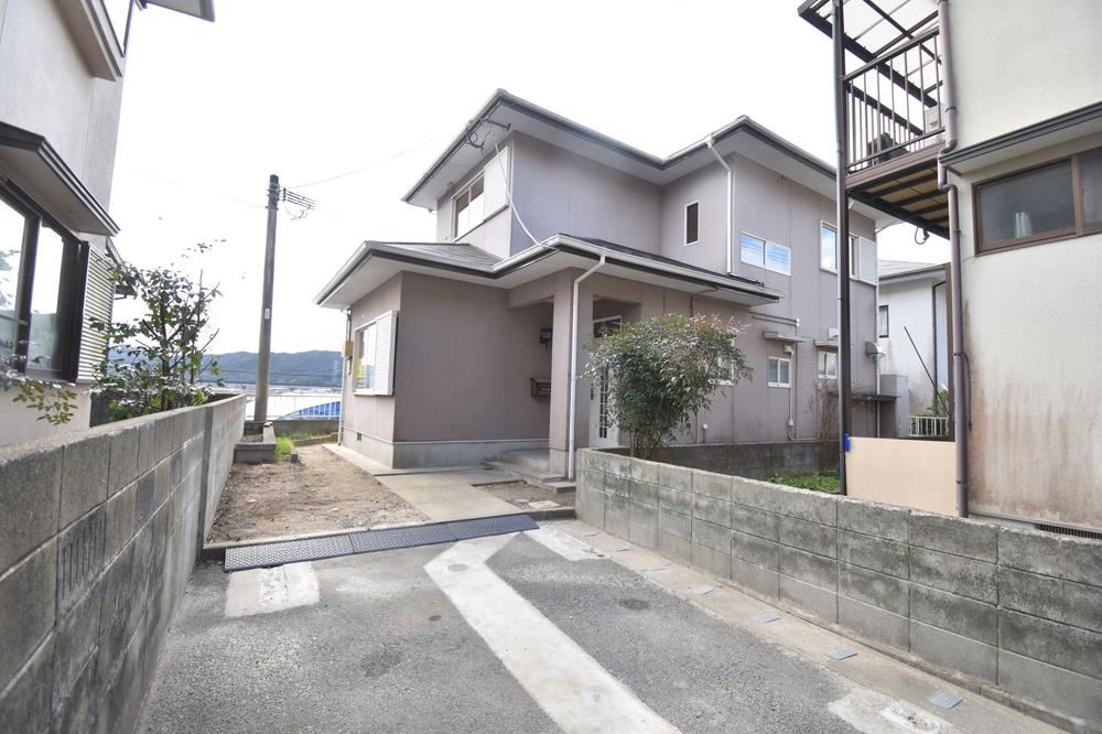 Spacious 5LDK+S House with Scenic Views - Photo 1