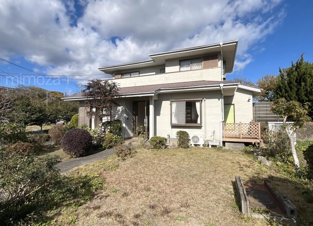 Elevated 3LDK House on a Southwest Corner Lot in Izu Kogen - Photo 1