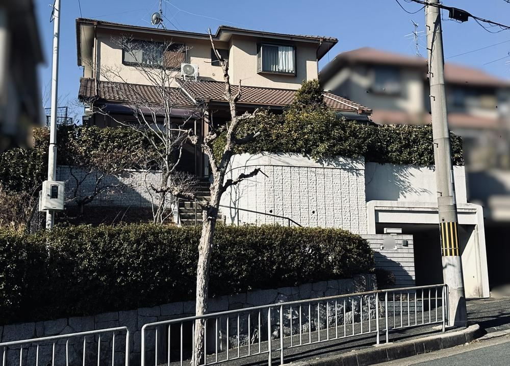 Expansive 5DK House with Scenic Views in Uji - Photo 1