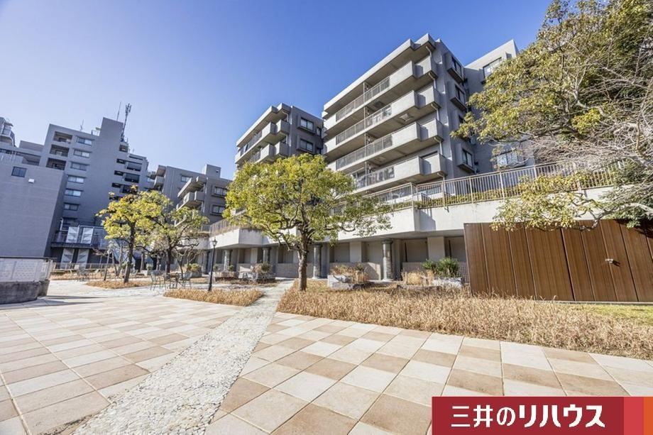 Spacious 4LDK Apartment in Higashi-Tsurumi - Photo 1