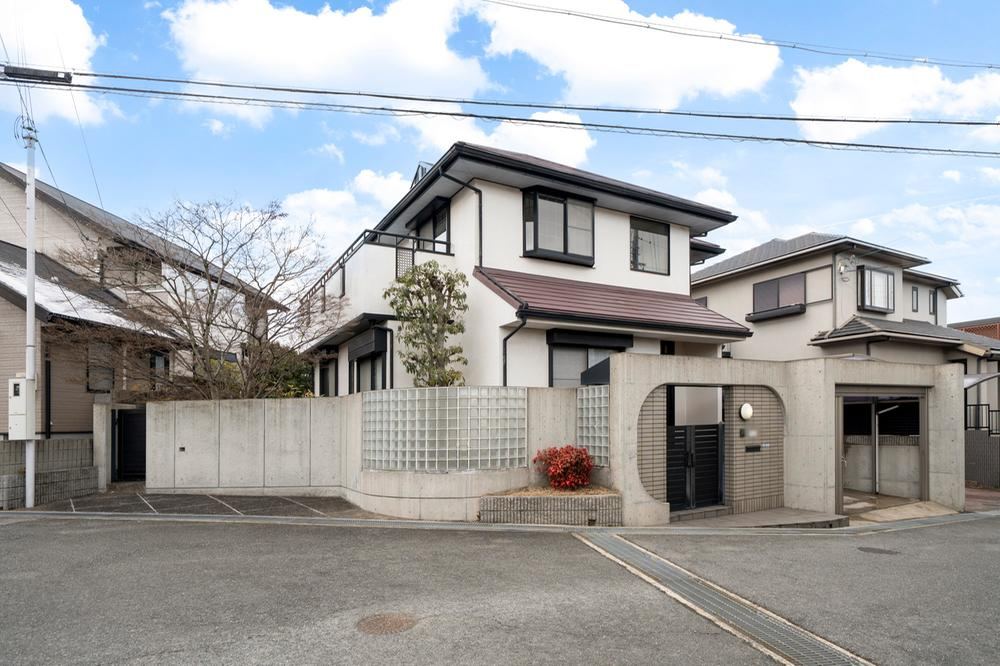 Charming 4LDK House with Renovation in Taharadai - Photo 1