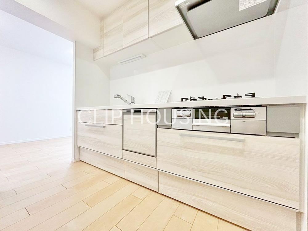 Bright 3LDK Apartment in Tsumaida Higashi, Atsugi - Photo 1