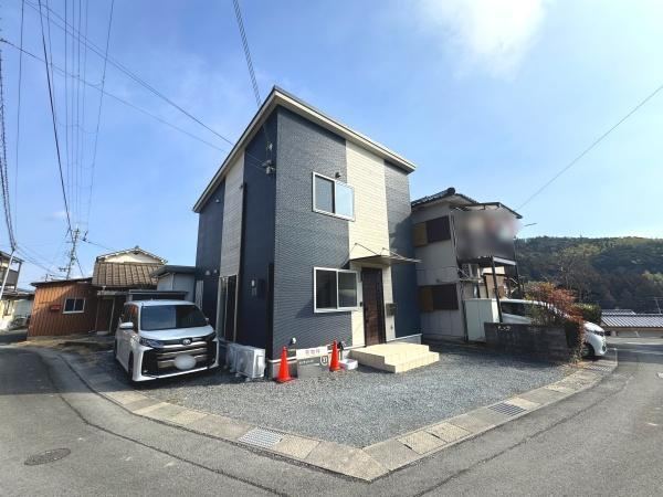 Modern 3LDK House with Solar Power System - Photo 1