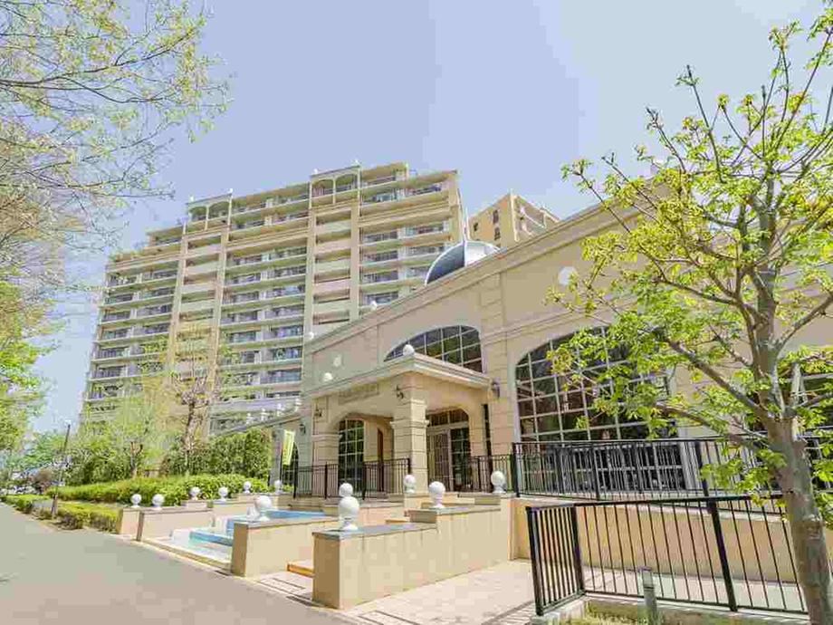 Well-Located 3LDK Apartment in Inzai - Photo 1