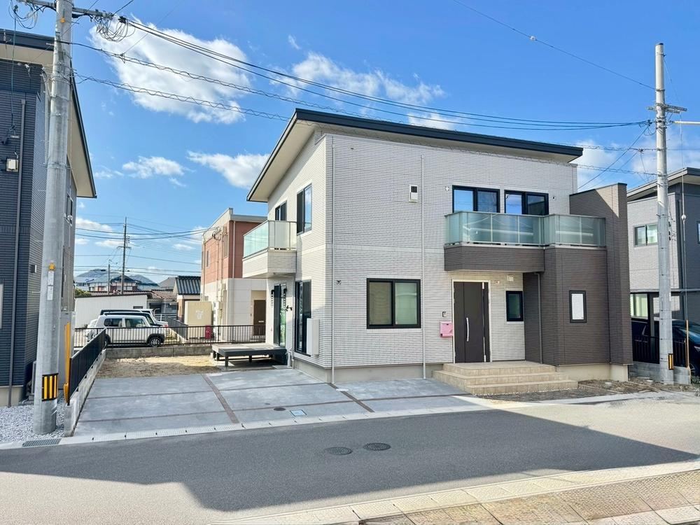 Modern 4LDK House with Solar Power in Shunan - Photo 1