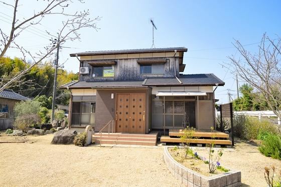 Spacious 5DK House with Garage in Ube - Photo 1