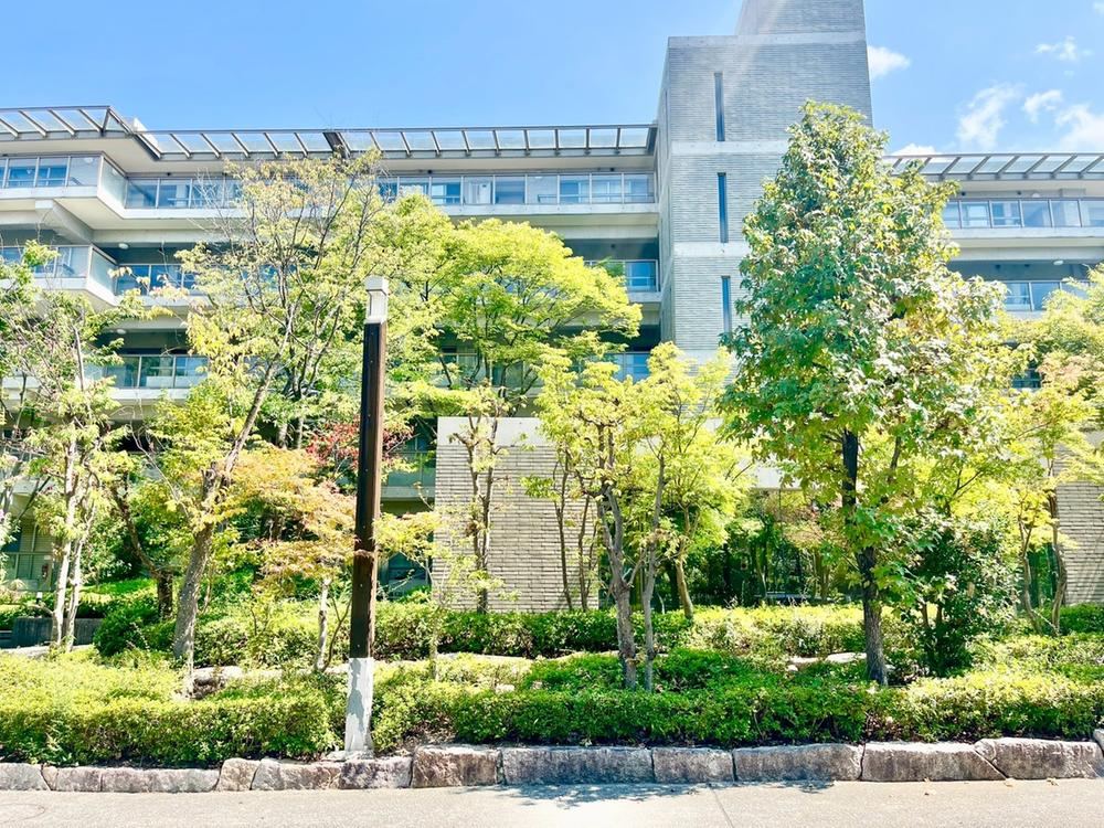 3LDK apartment in Tondabayashi, Osaka - Photo 1