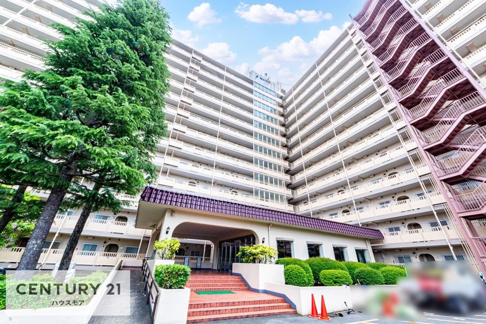 Stylish 3LDK Apartment in Higurashi - Photo 1