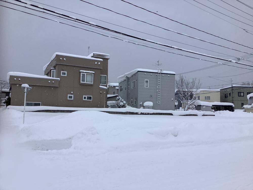 Sunny Corner Lot in Saihata 5-chome, Aomori - Photo 1