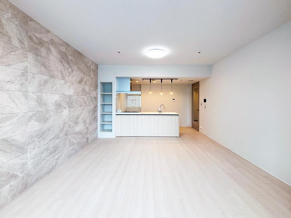 2LDK apartment in Minato Ward, Tokyo - Photo 1