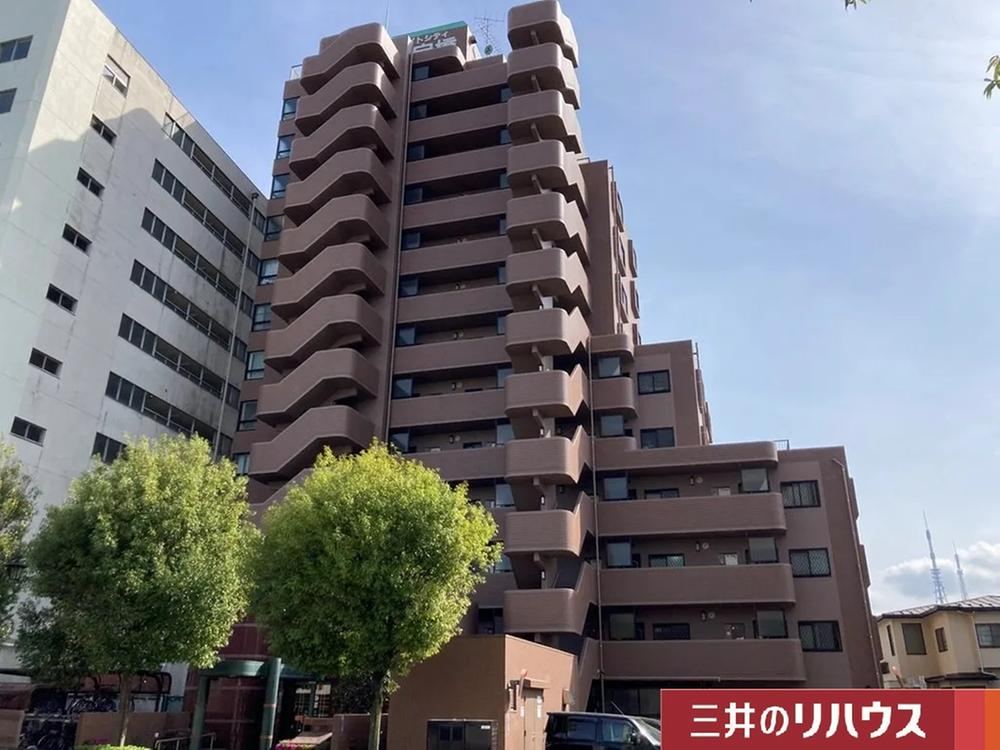 Renovated 2LDK+S Apartment in Atagobashi - Photo 1
