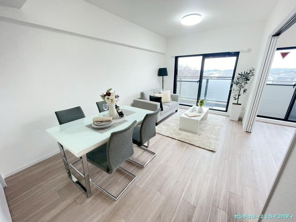 Renovated 3LDK Corner Apartment in Fujimino - Photo 1