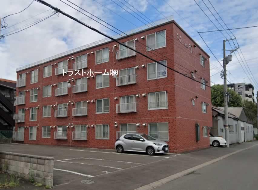 Renovated Apartment with Parking and No Elevator - Photo 1