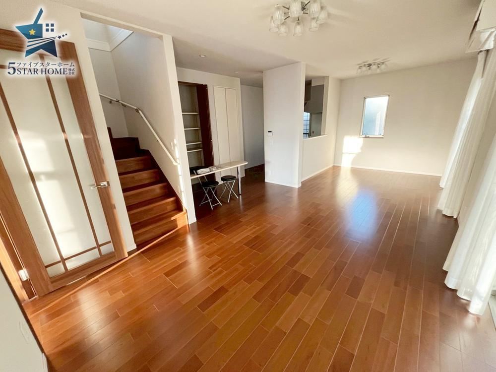 Modern 3LDK House with Flexible Financing Options - Photo 1