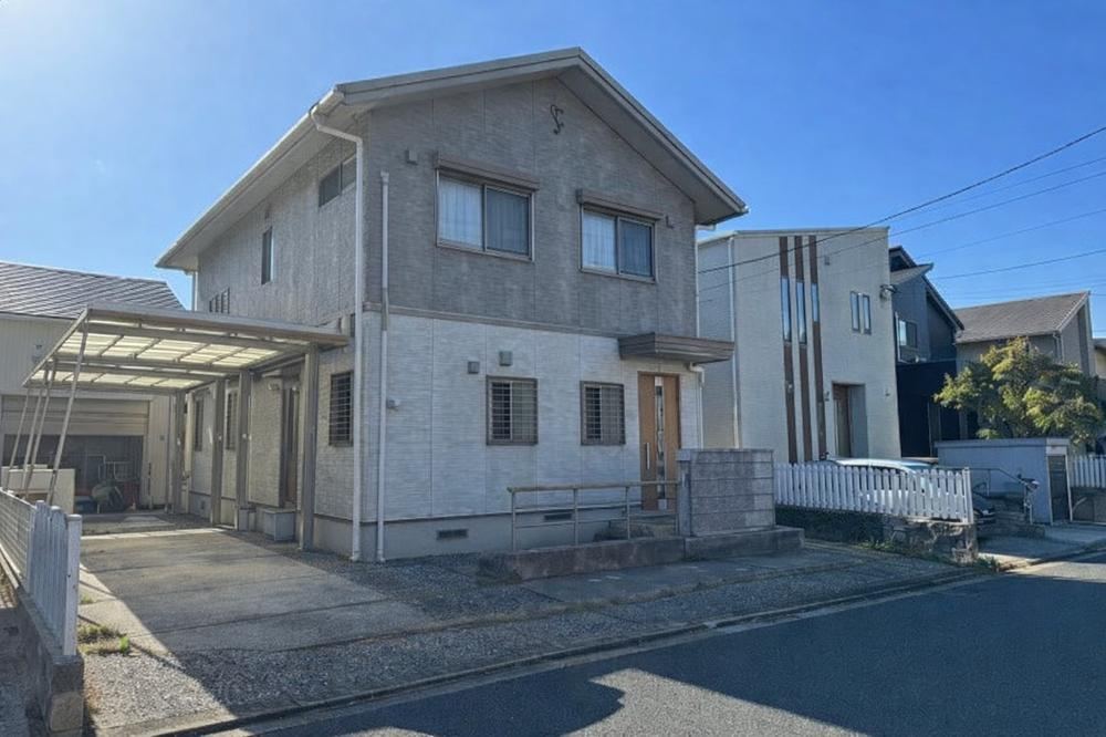 Garage and Parking for 5 Cars in Moji, Kitakyushu - Photo 1