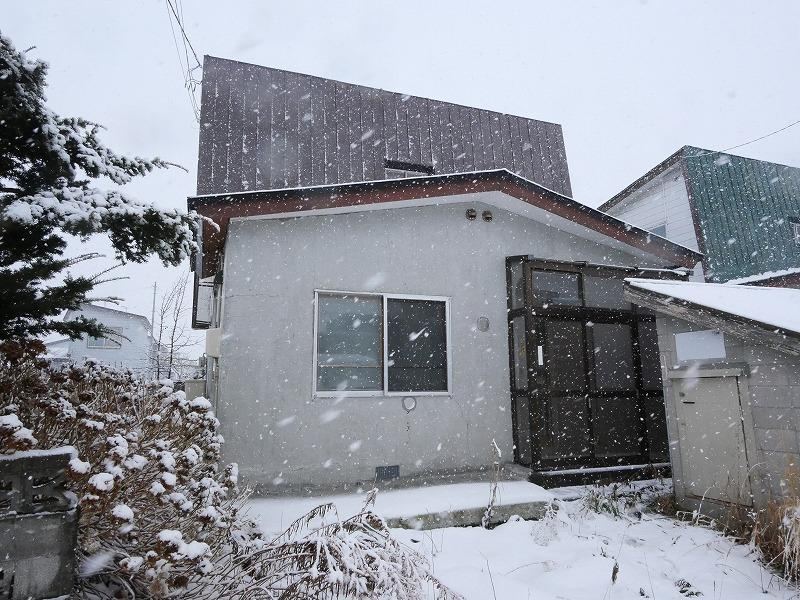 Quiet Residential Land in Asahimachi - Photo 1