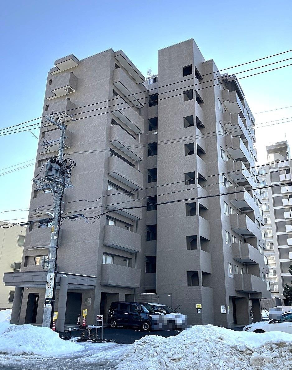 Corner 3LDK Apartment with Renovation in Shiroishi, Sapporo - Photo 1