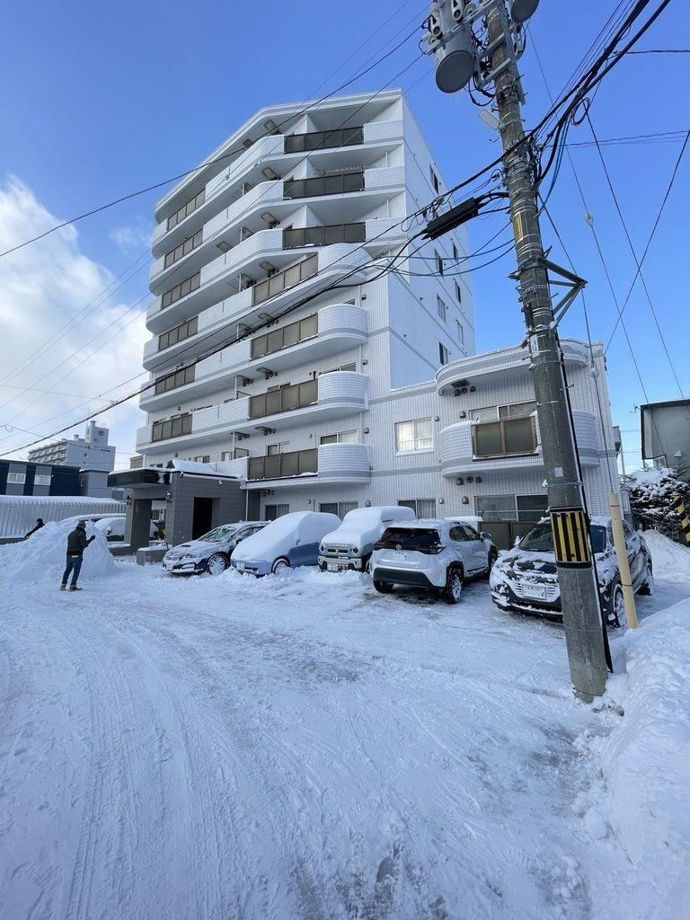 Recently Renovated 4LDK Apartment in Shiroishi, Sapporo - Photo 1