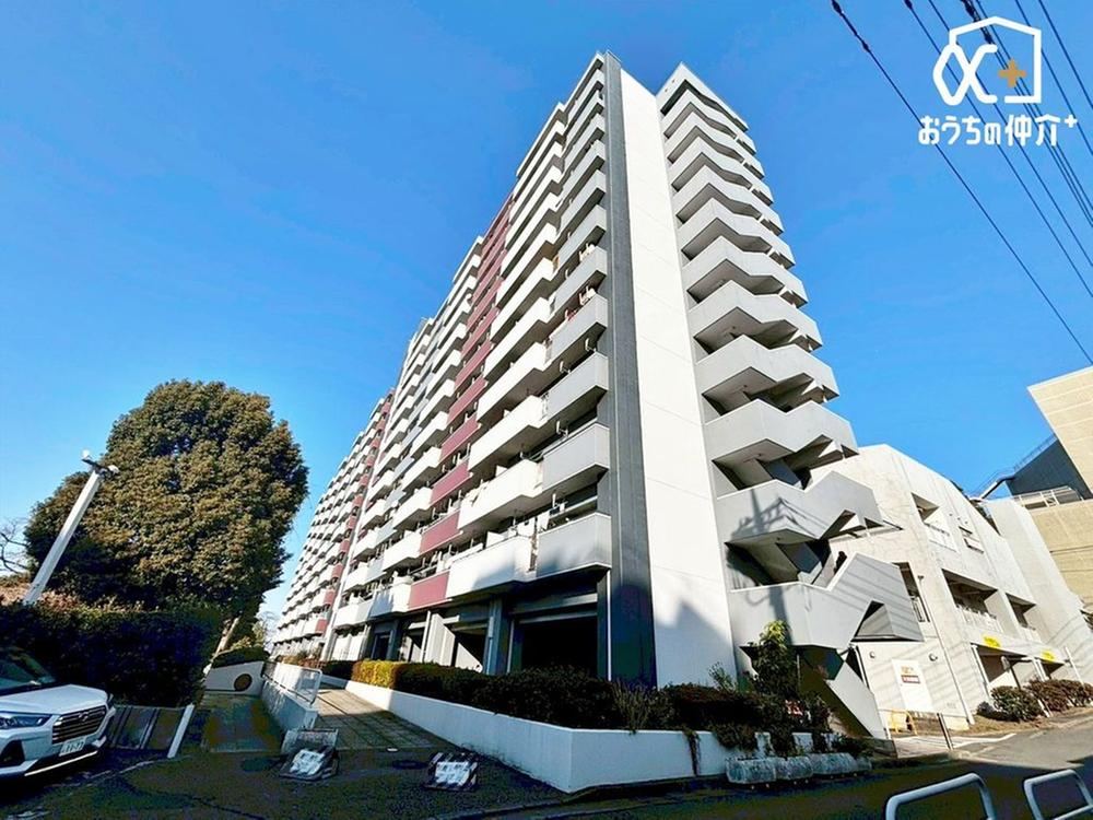 3DK Apartment with Great Views in Iruma - Photo 1