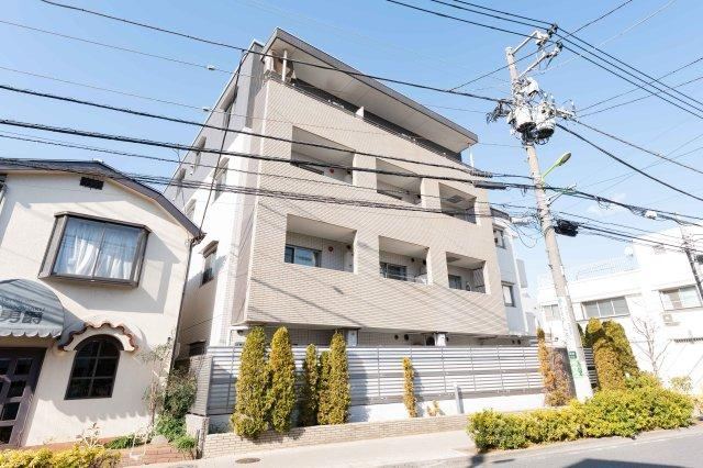 Modern 1LDK Apartment in Setagaya - Photo 1