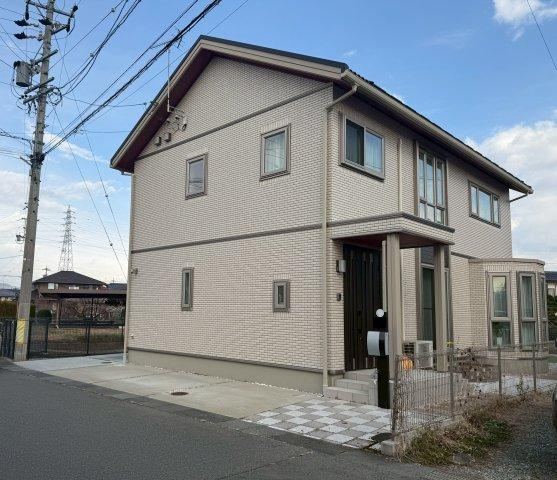 Spacious 4LDK+S Detached House with LDK and Japanese Room - Photo 1