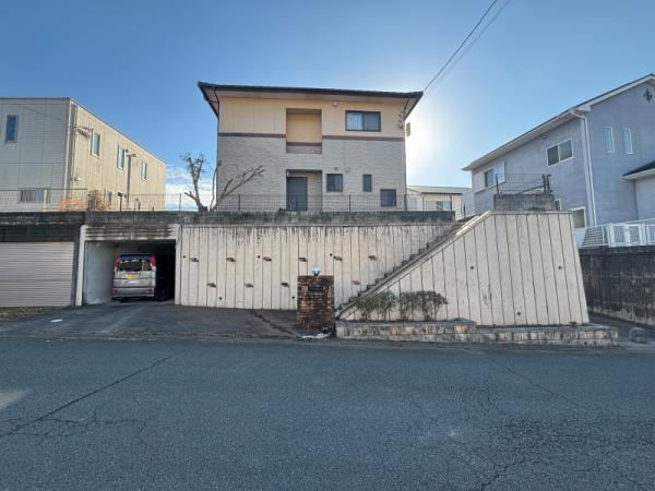 Charming 3LDK House with Scenic Views - Photo 1