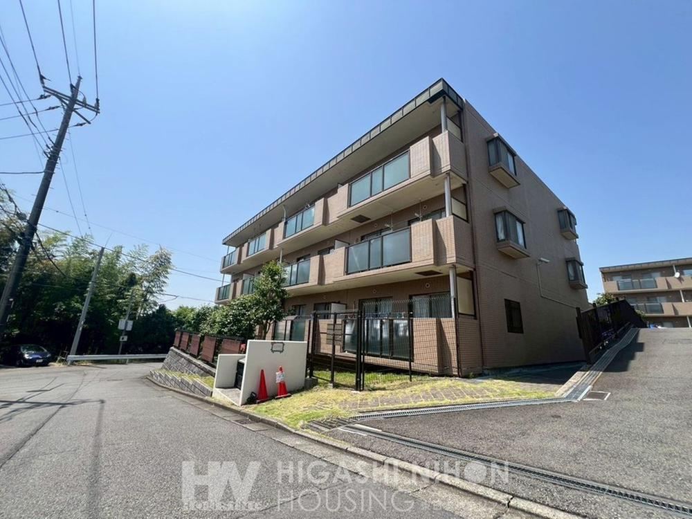 Top Floor 3LDK Apartment with Parking in Aoba - Photo 1