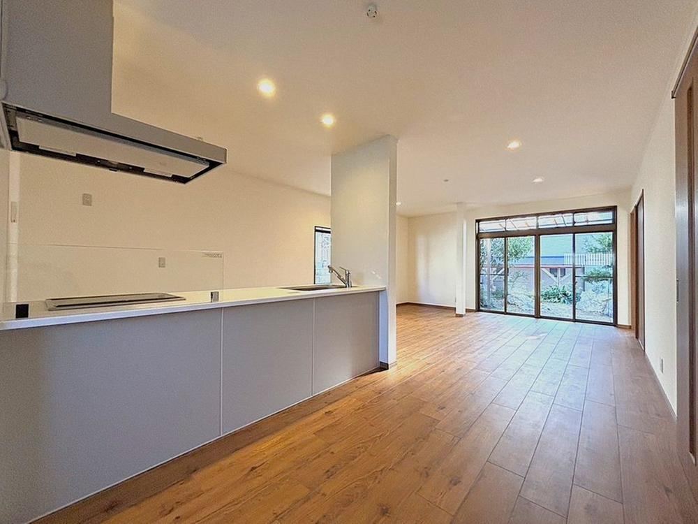 Charming 5LDK Home with Large Living Room in Munakata City - Photo 1