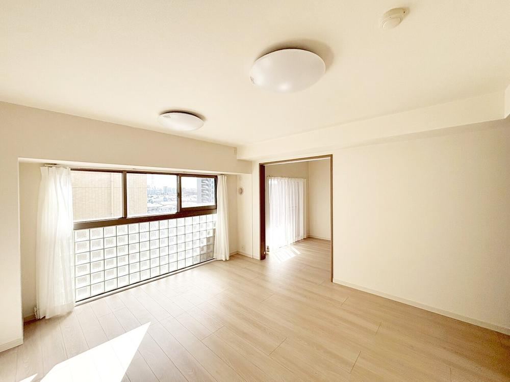 Modern 3LDK Apartment in Nerima - Photo 1