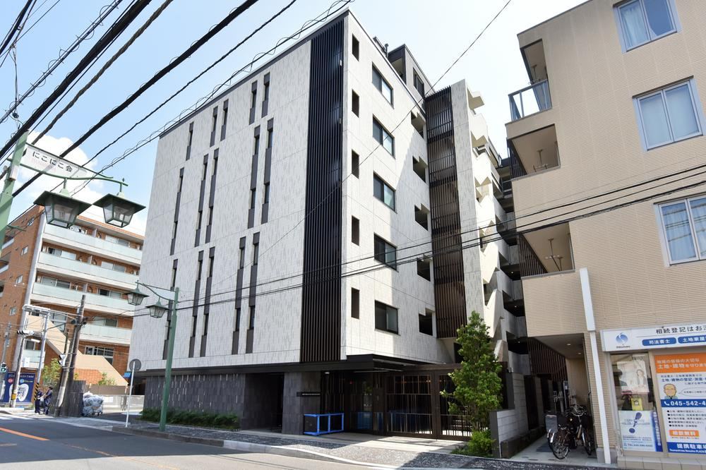 Newly Built 2LDK Apartment with Garden in Tsunashima - Photo 1